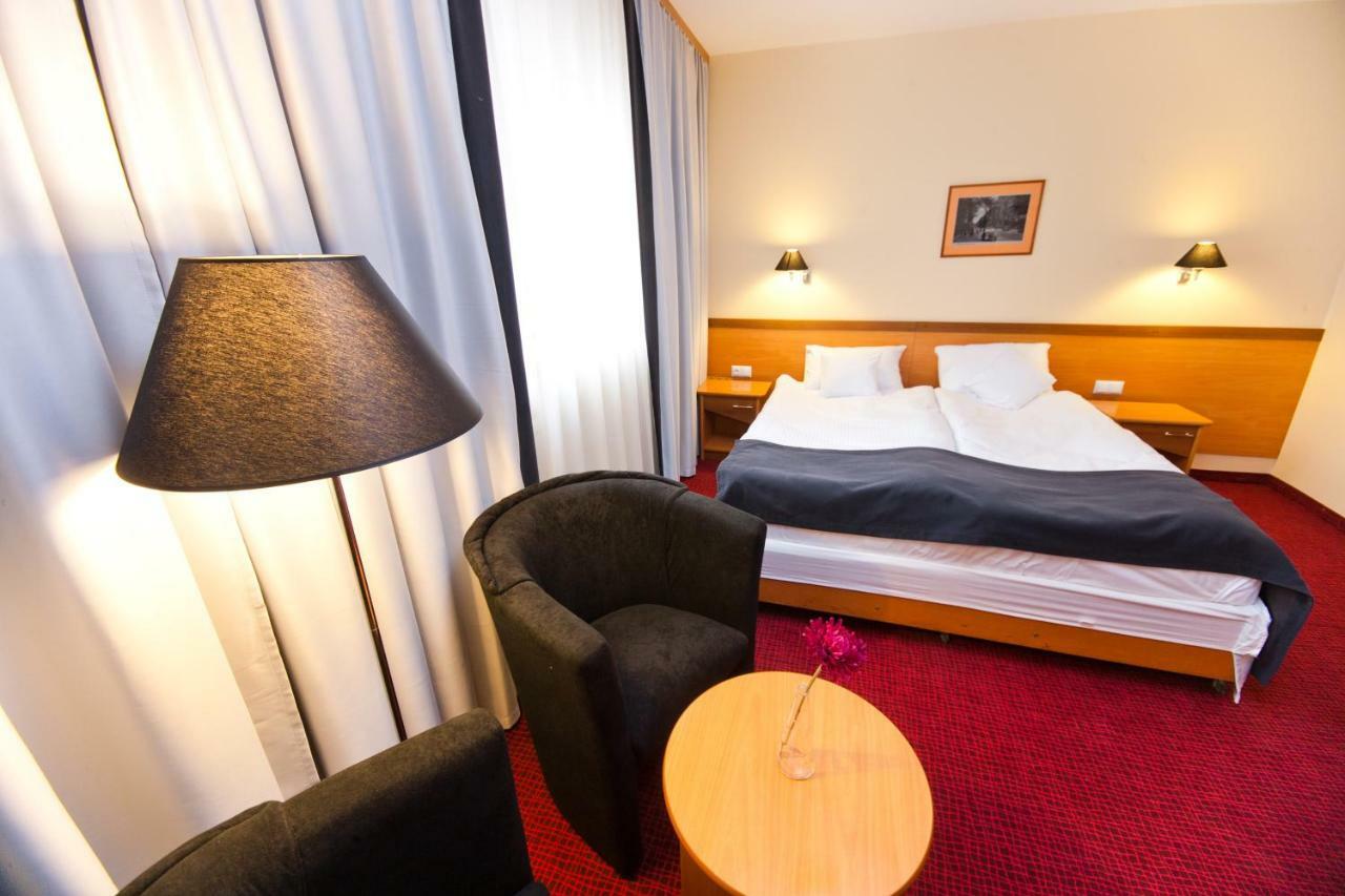 Hotel Malinowski Business Gliwice Phòng bức ảnh